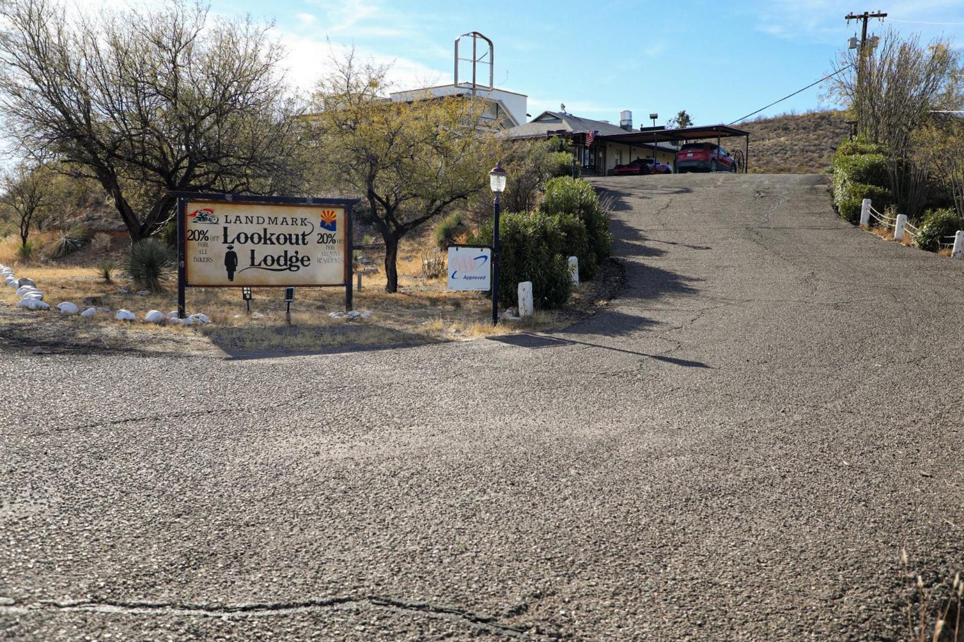 Landmark Lookout Lodge Tombstone Buitenkant foto