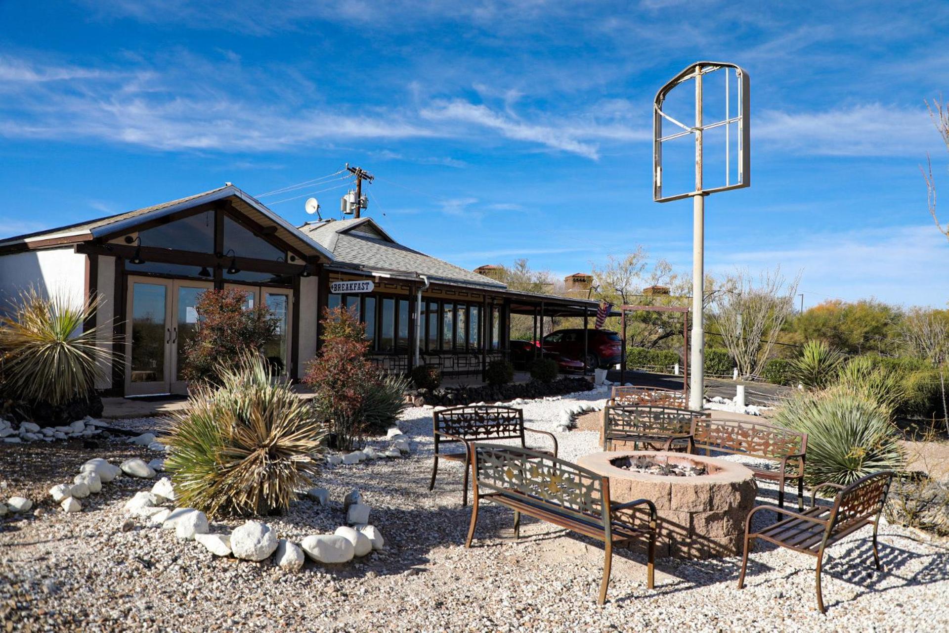 Landmark Lookout Lodge Tombstone Buitenkant foto